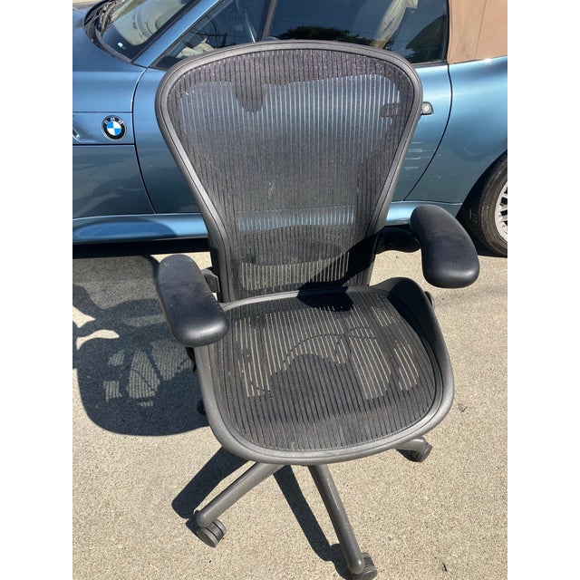 Aeron Herman Miller Iconic Executive Desk Chair Medium Size. Perfect Shape. For Sale - Image 10 of 11