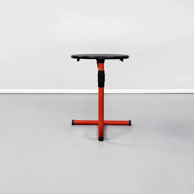 1980s Mid-Century Italian Red Metal & Black Plastic Coffee Table from Magis, 1980s For Sale - Image 5 of 18