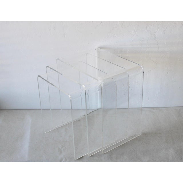 Plastic 1980s Vintage Mid-Century Modern Lucite Acrylic Waterfall Nesting Tables-Set of 3 For Sale - Image 7 of 10