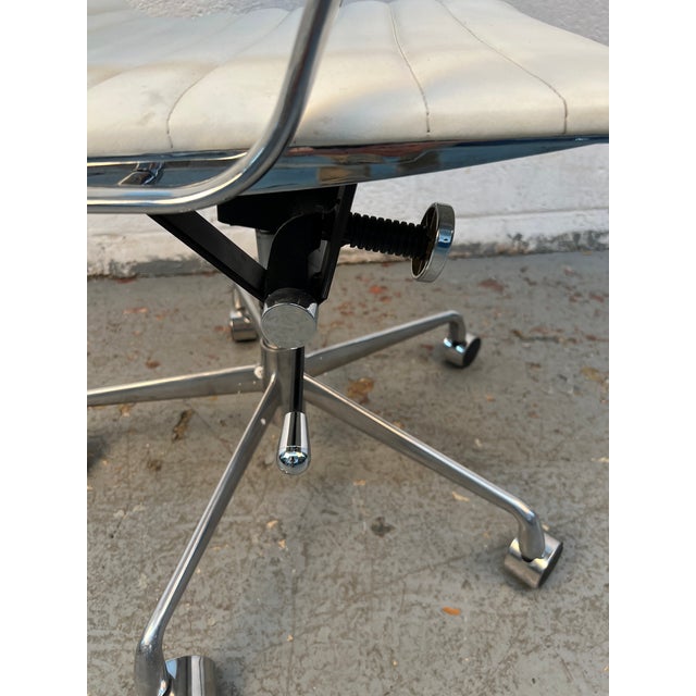 Mid-Century Herman Miller Style Rolling Office Chair, Attributed For Sale - Image 13 of 17