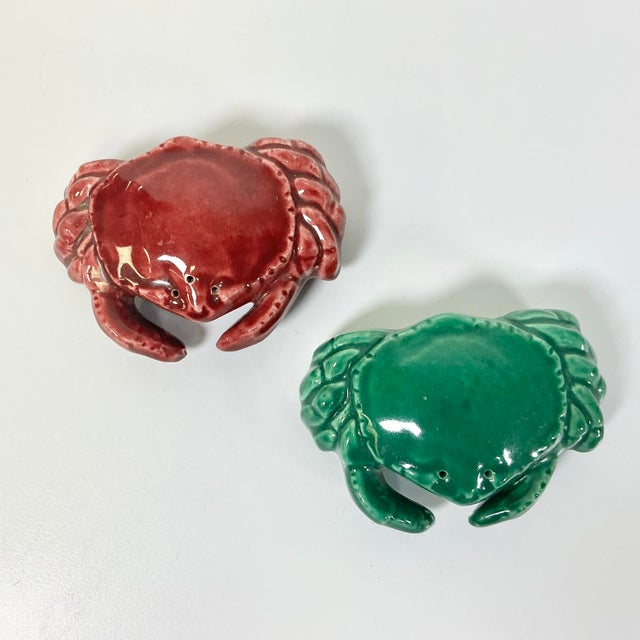 Boho Chic 1950s Vintage Boho Chic Coastal Trompe L’Oeil Style Crab Salt & Pepper Shakers - A Pair For Sale - Image 3 of 11
