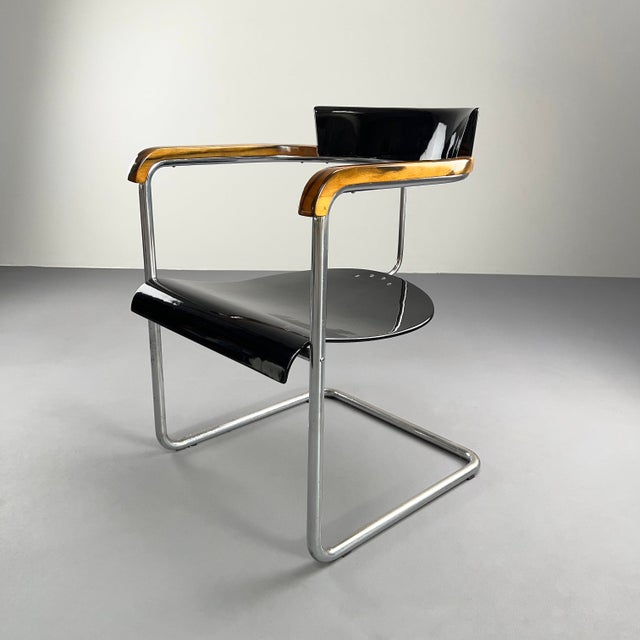 Very rare tubular steel chair in restored condition. I have official proof of authenticity such as vintage catalogs,...