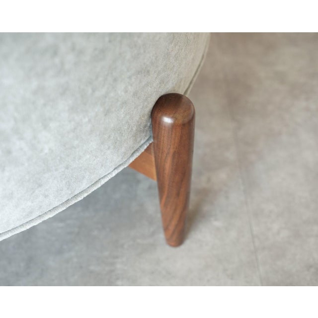 Greige Tripod Barrelback Lounge Chairs in Greige Linen, C. 1950s For Sale - Image 8 of 8