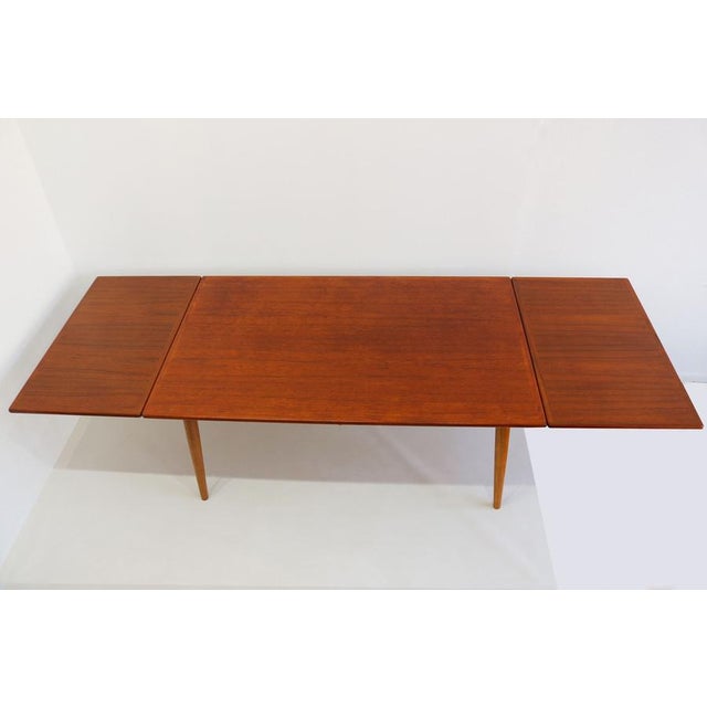 1950s Large Extendable AT-312 Dining Table in Teak and Oak by Hans J. Wegner for Andreas Tuck, 1950 For Sale - Image 5 of 14