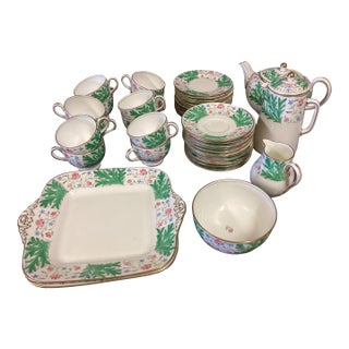 Vintage Green and White Wedgewood Tea Service - 44 pcs For Sale