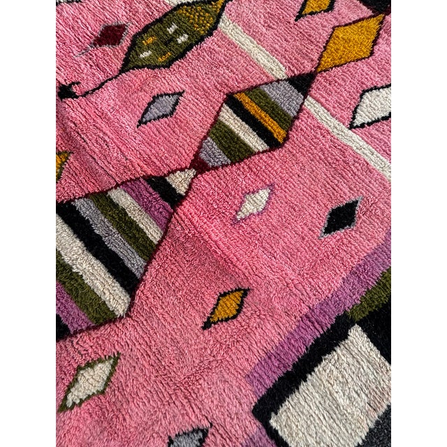 Moroccan Boujad Wool Rug with Abstract Composition, 1990 For Sale - Image 9 of 12