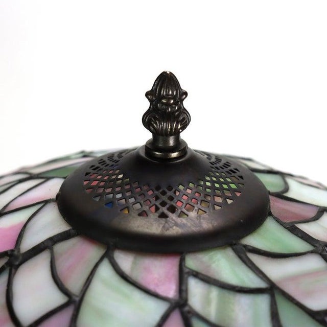 Pink Early 20th Century Arts & Crafts Peacock Eye Leaded Stained Glass Table Lamp For Sale - Image 8 of 10