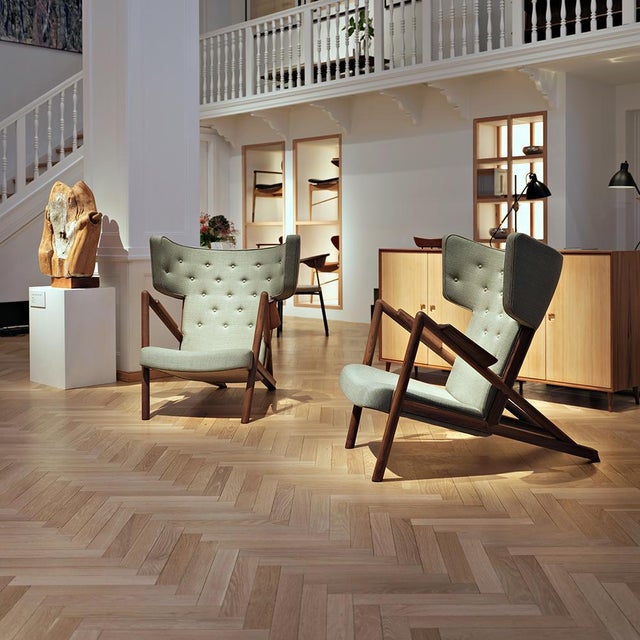 Contemporary Grasshopper Armchair in Wood and Fabric by Finn Juhl For Sale - Image 3 of 13