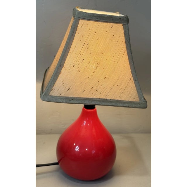 Textile Vintage Mid Century Modern Red Ceramic Teardrop Table Lamp For Sale - Image 7 of 8