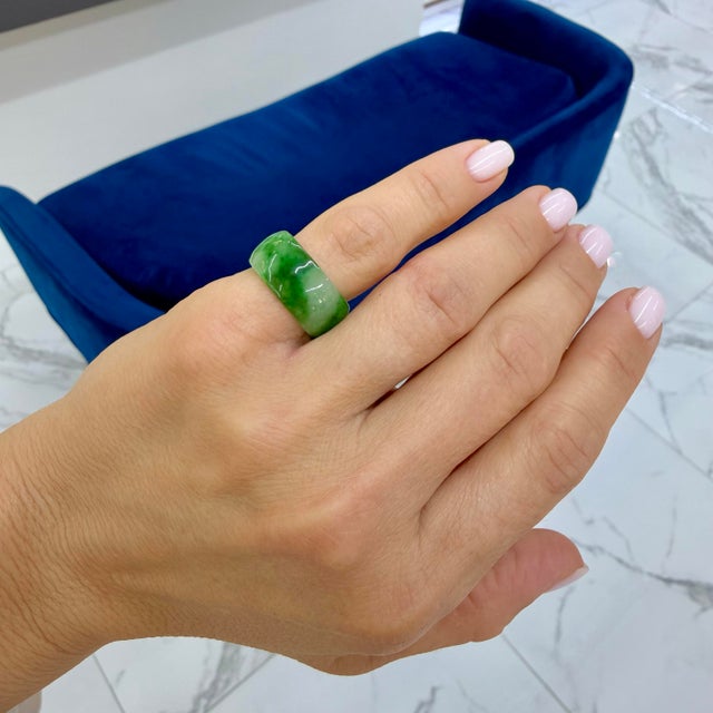 Gemstone Ladies Natural Green 20.30ct Jadeite Jade Band Ring, Size 5 For Sale - Image 7 of 7