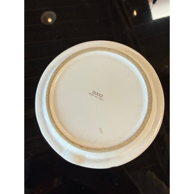 Gucci Vintage Gucci White Ceramic Ashtray With Interlocking Gg Logo For Sale - Image 4 of 7