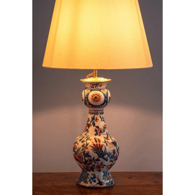 Polychrome Garlic Neck Vase Lamp from Dutch Delftware, 18th Century For Sale - Image 10 of 14