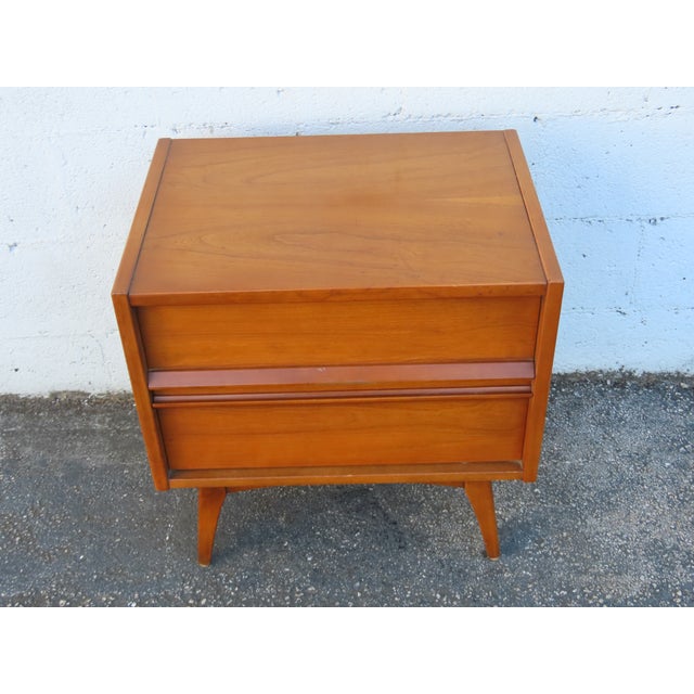 Brown Mid Century Modern Nightstand Side End Bedside Table 6235 For Sale - Image 8 of 17