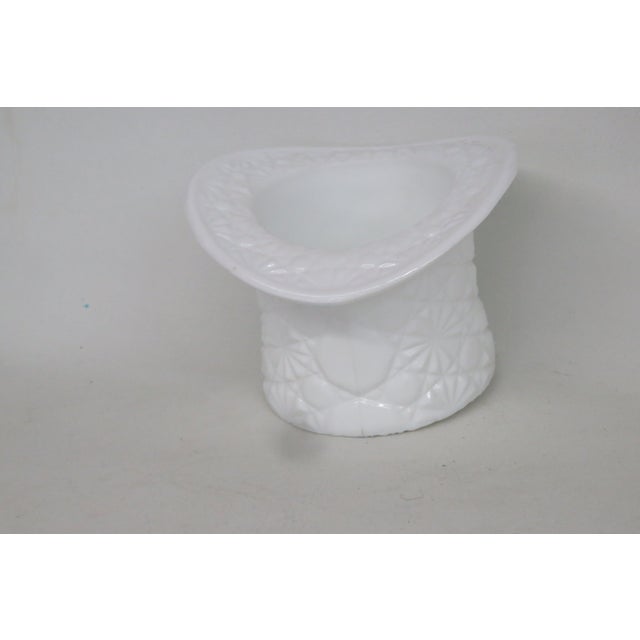 White Fenton Daisy and Button Top Hat Vintage Milk Glass Figurine Vase Cup 4769b For Sale - Image 8 of 13