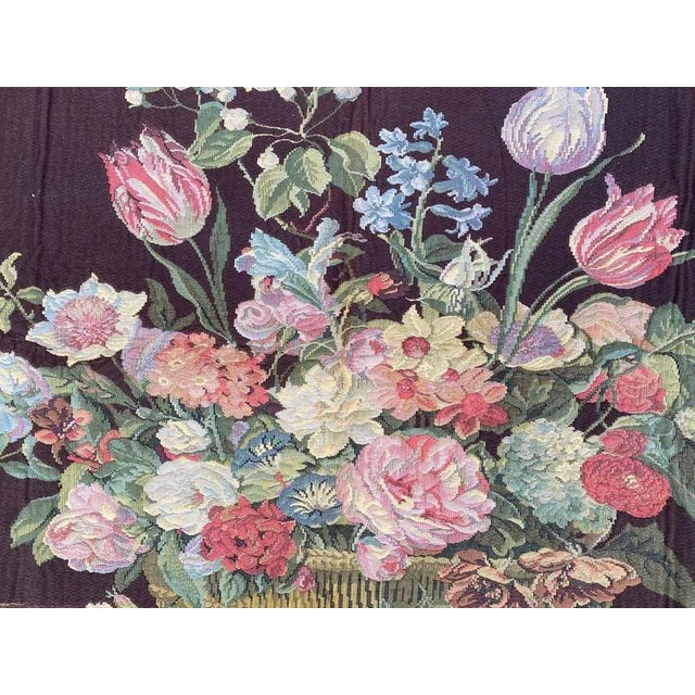 Nice French Aubusson style tapestry, with beautiful design of a bouquet of flowers and beautiful colors, mechanical...