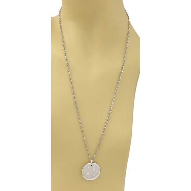 This authentic Tiffany & Co. Etoile round disc pendant and chain necklace is crafted in solid 18k white gold with a high...