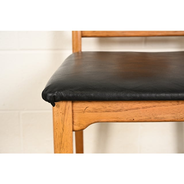 Henredon Style Mid-Century Hollywood Regency Carved Walnut and Cane Dining Chairs, Set of Six For Sale - Image 10 of 15