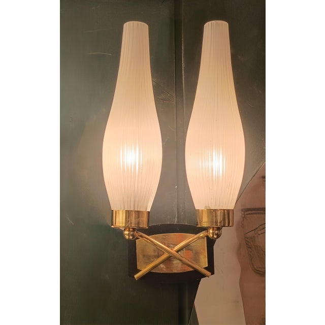 1950s Brass and Ribbed Opal Glass Wall Lamps, Italy, 1950s, Set of 2 For Sale - Image 5 of 8