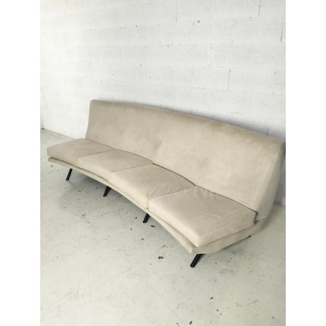 1960s Triennale Four-Seater Curved Sofa by Marco Zanuso for Arflex, 1960s For Sale - Image 5 of 14