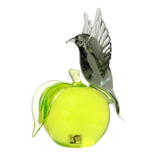 Murano Livio Seguso Signed Sommerso Glowing Uranium Apple Gray Bird Vintage Italian Art Glass Sculpture For Sale