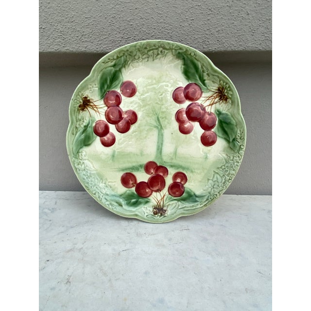 French Country 19th Century Majolica Cherries Plate Choisy Le Roi For Sale - Image 3 of 5