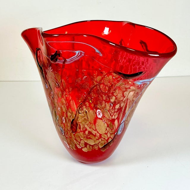 1970s Vintage Italian Venetian Blown Glass Handkerchief Red Vase, Murano Style. For Sale - Image 9 of 18