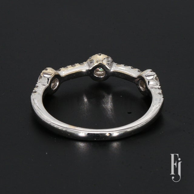 Contemporary 14k White Gold & Diamond Floral Engagement Ring - Size 6.5 For Sale - Image 3 of 4