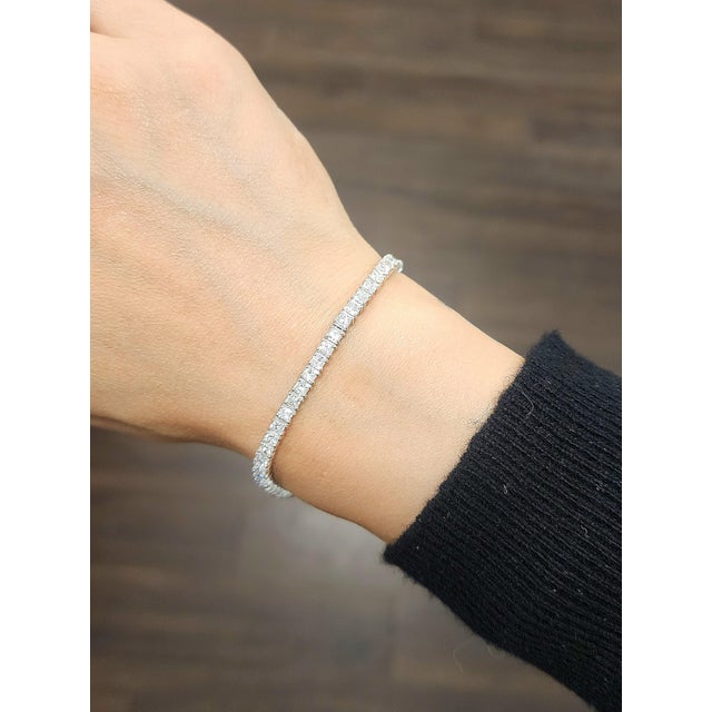 Modern 6.24 Ct Princess Cut Diamond Tennis Bracelet For Sale - Image 3 of 8