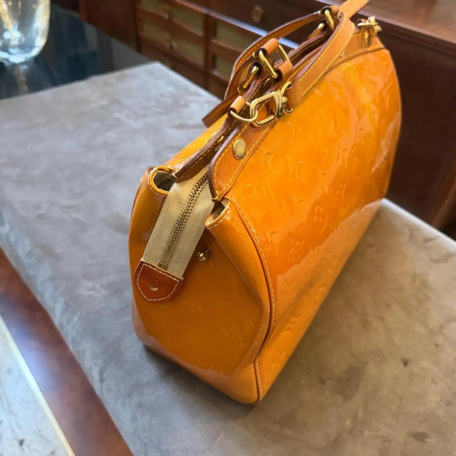 A 2002 Louis Vuitton Brea Monogram Yellow Vernis Patent Leather Shoulder Bag For Sale - Image 9 of 18