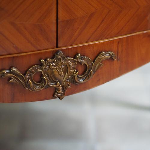 Louis XV Style Cabinet with Floral Inlays For Sale - Image 17 of 18