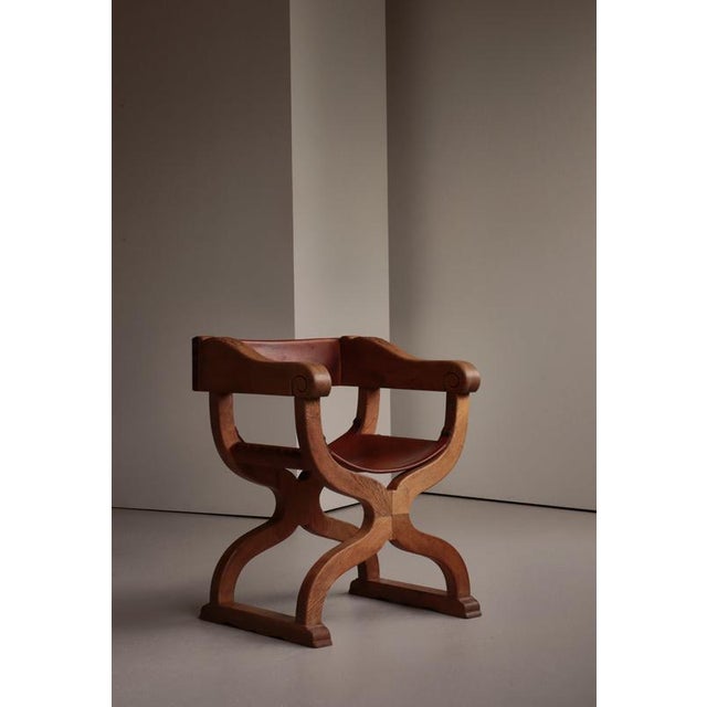 1920s Danish Art Nouveau Cabinetmaker Armchair in Oak and Saddle Leather, 1920s For Sale - Image 5 of 17