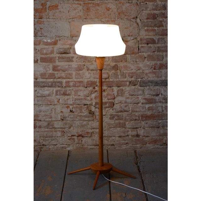 Wood Mid-Century Modern Floor Lamp in Beech from Úluv, 1960s For Sale - Image 7 of 9