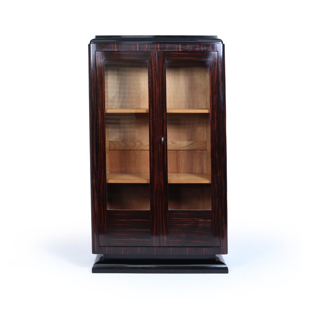 Art Deco French Macassar Ebony Display Cabinet, 1925, in Very Good conditions. Designed 1920 to 1949