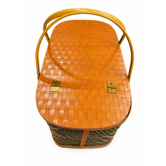 1960s Hawkeye by Burlington Vintage 1960s Green Woven Picnic Basket With Metal Handles For Sale - Image 5 of 15