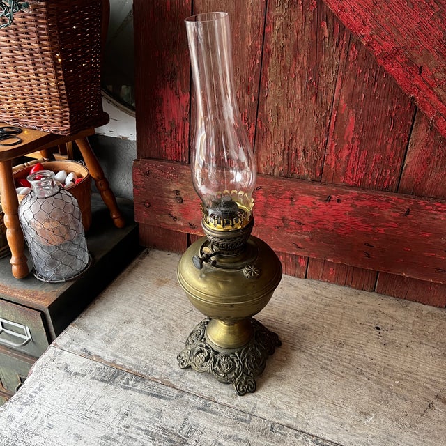 1900s Victorian Brass Oil Lamp With Ornate Base & Clear Glass Chimney For Sale - Image 11 of 12