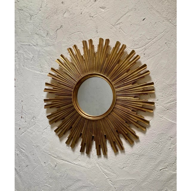 Beautiful sun mirror in gilded wood. Diameter of the mirror alone, without the gilded wood: 23 cm.