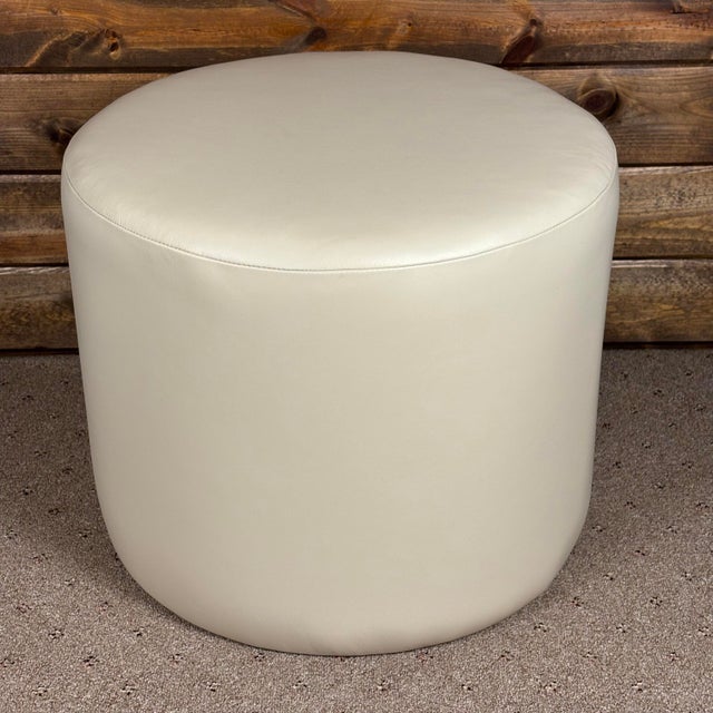 2020s New Round Cream Italian Leather Ottoman Made in Usa 21 Inch Diameter Footstool Accent Decor For Sale - Image 5 of 8