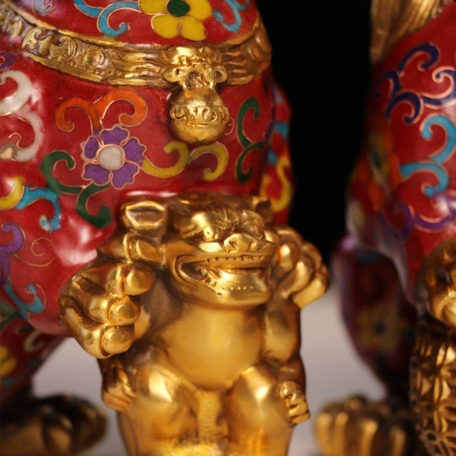 Pair of Vintage Cloisonné Enamel Guardian Lions – Gilt Bronze Jing Lions With Cub & Ball For Sale In Los Angeles - Image 6 of 9