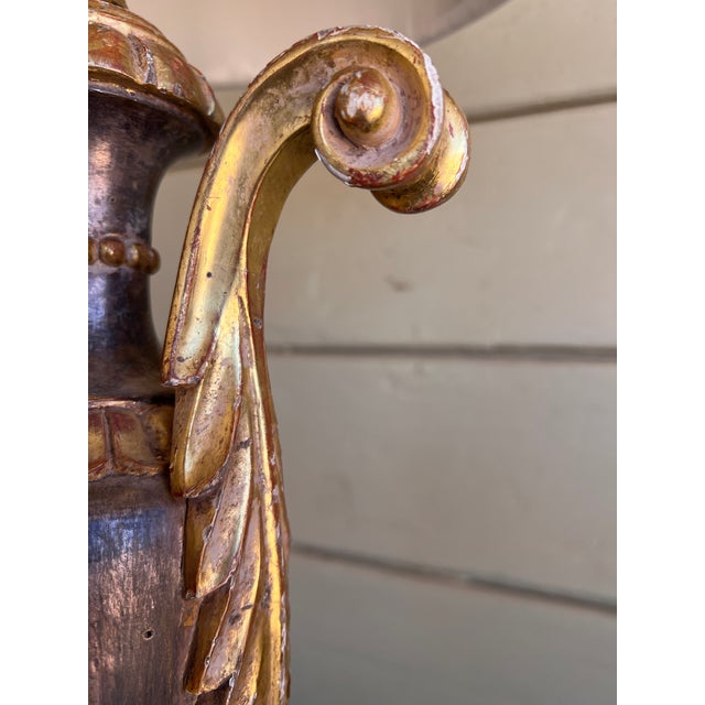 Neoclassical Fine Antique Italian Neoclassical Giltwood & Silver Leaf Carved Urn Table Lamp For Sale - Image 3 of 12