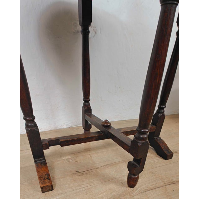 Wood Victorian Tilt Top Table in Oak, 1900 For Sale - Image 7 of 14