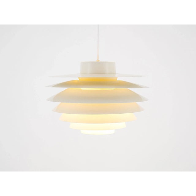 Medium size version. Off-white lacquered aluminium; grey inside. Good vintage condition. Also available in xl and large ....