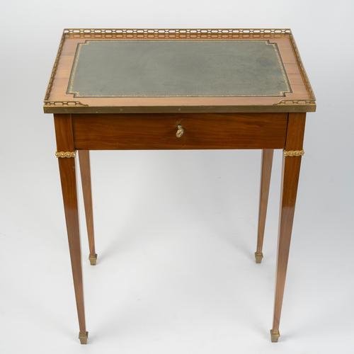 Writing desk, small Louis XVI-style desk in marquetry and gilded bronze. Small Louis XVI-style writing desk, early 20th...