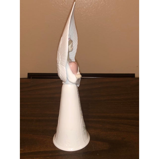 White Vintage Spanish Lladró "Sounds of Love" Porcelain Angel Bell Figurine (#06474) – In Original Box For Sale - Image 8 of 11