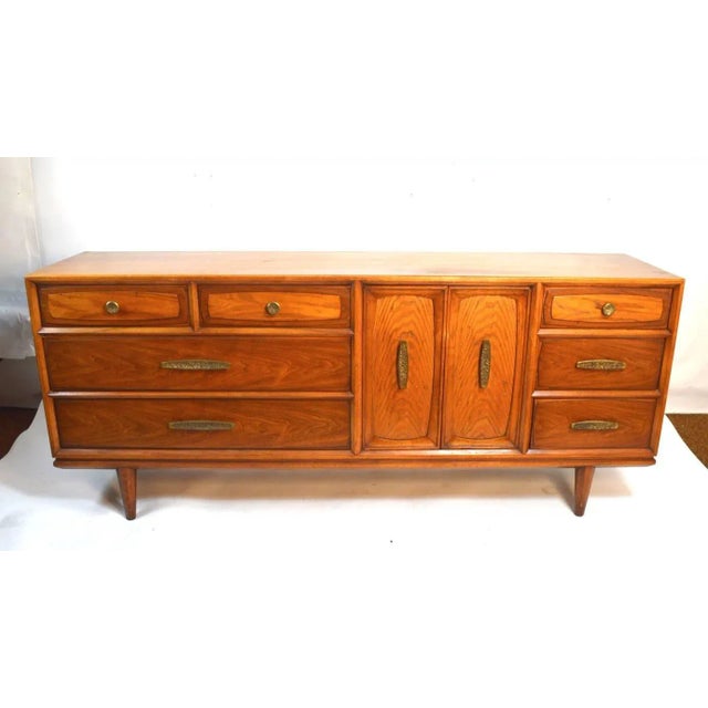 Heritage-Henredon Brutalist Dresser Credenza by Heritage Henredon For Sale - Image 4 of 9