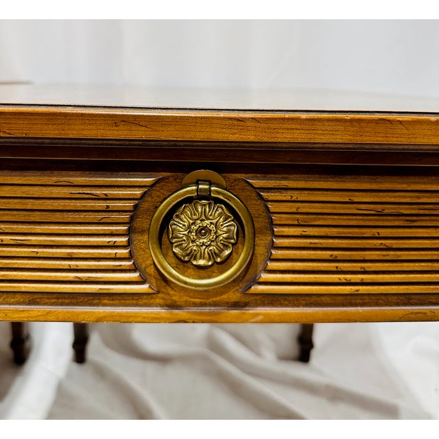 Henredon Mid 20th Century Pair Mid Century Fluted Leg Side Tables by Henredon For Sale - Image 4 of 6