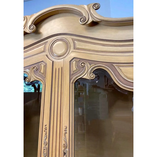 1970s Large Scale French Provincial Painted Cabinet / Hutch by Baker Furniture For Sale In Atlanta - Image 6 of 7