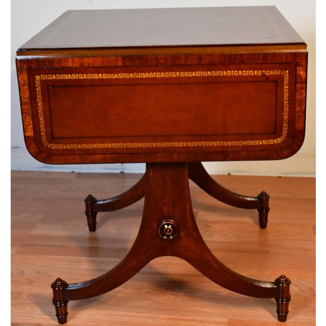 1920s 1920 Heritage Henredon Regency Mahogany & Leather Top Drop-Leaf Pembroke Table For Sale - Image 5 of 12