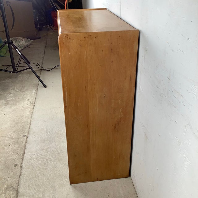Vintage Mid-Century Sliding Glass Door Display Shelf For Sale In Philadelphia - Image 6 of 12