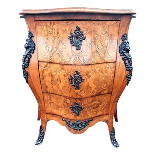 Antique Italian Venetian Walnut and Marquetry Serpentine Commode, 1800 For Sale