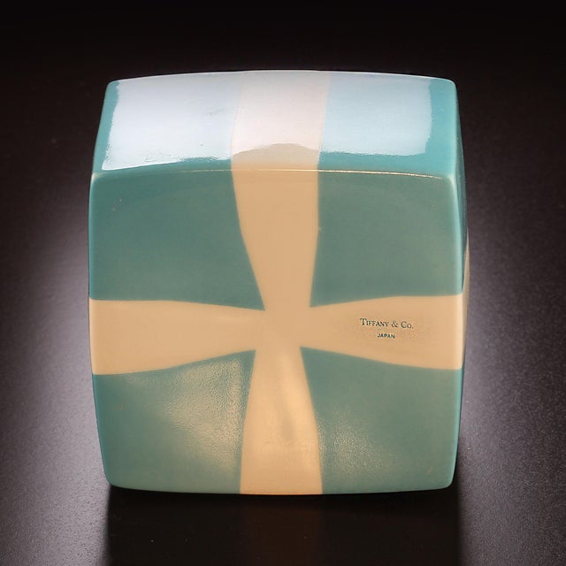 Mid 20th Century Tiffany & Co Iconic Blue Ceramic Gift Box For Sale In Raleigh - Image 6 of 8